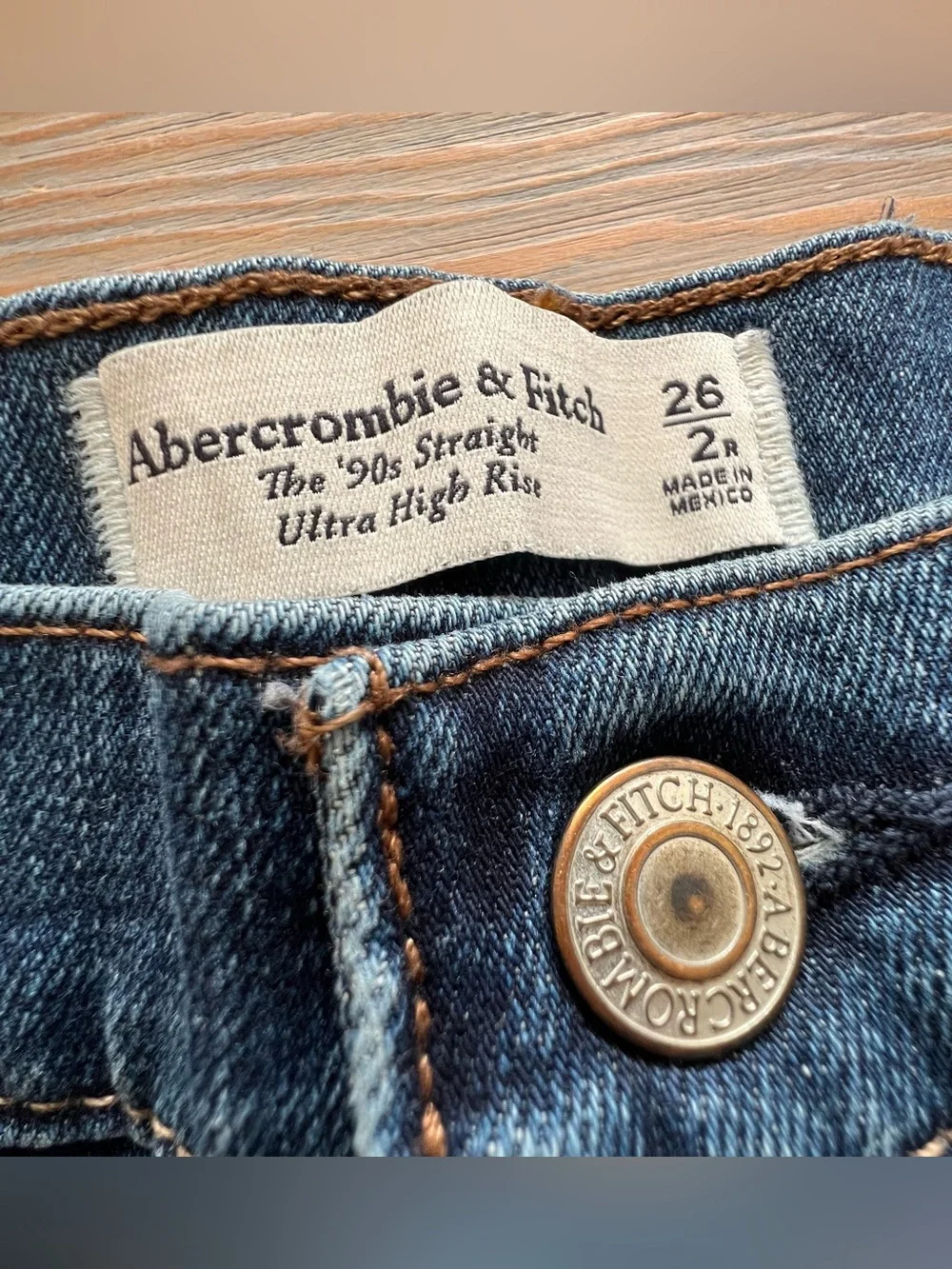 Abercrombie and fitch the 90s straight ultra high rise jean size 26 regular